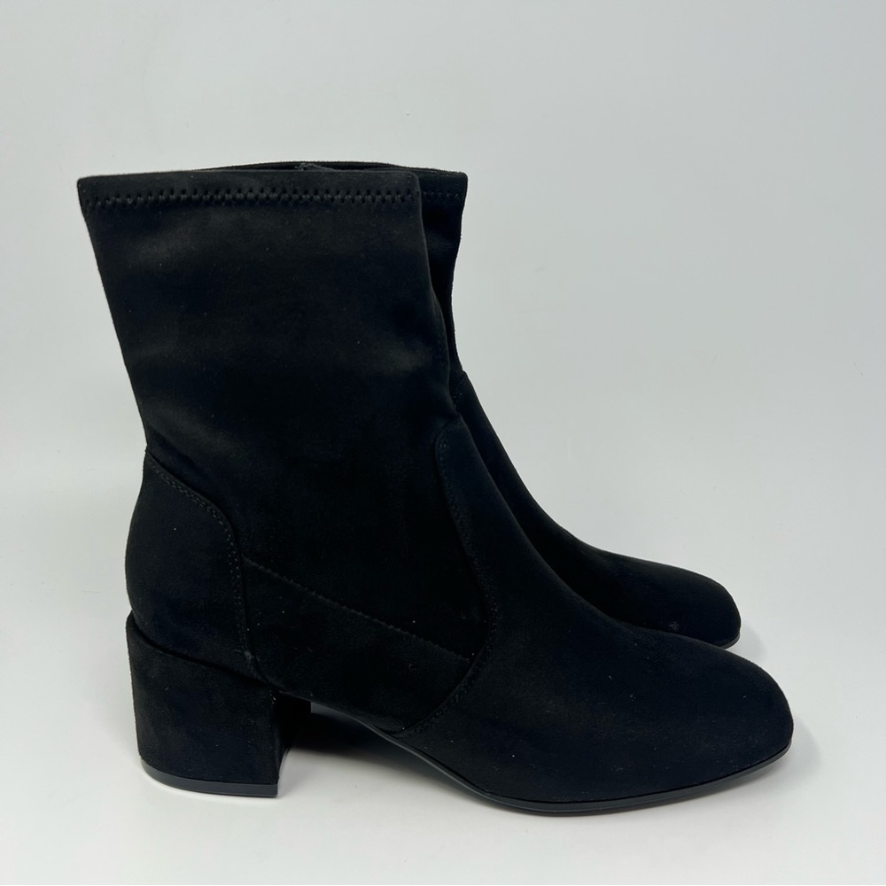 Kenneth Cole Roxy Booties
Size 7.5 - Picture 2 of 5